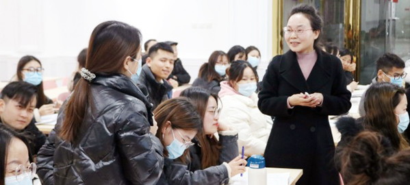 华阴 专家指导+名师授课+培优补弱+日清月结的教学模式