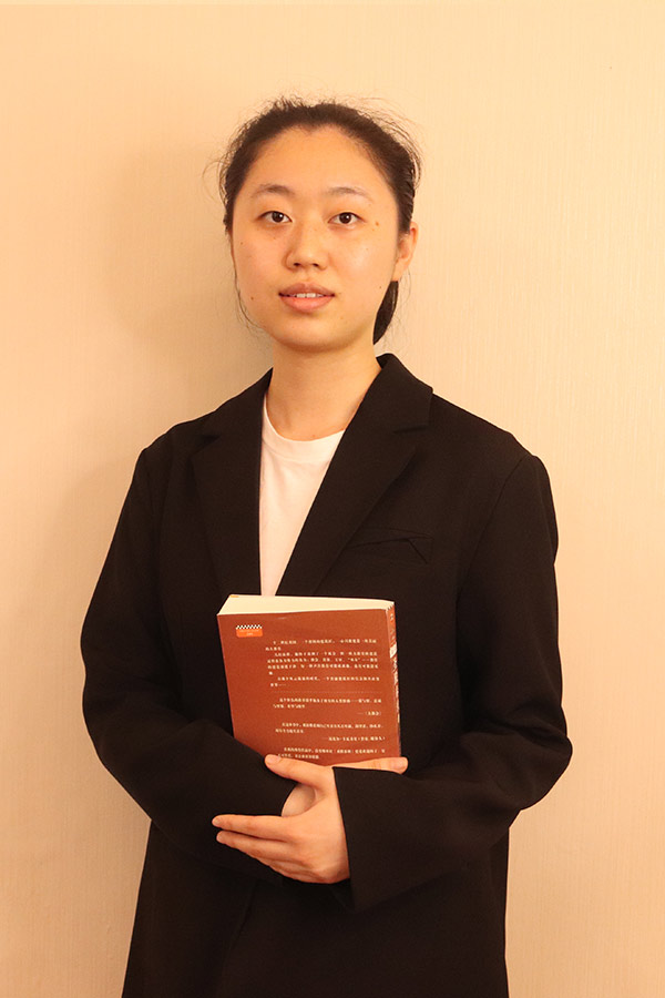 华阴梁艺 本科学历，优秀班主任