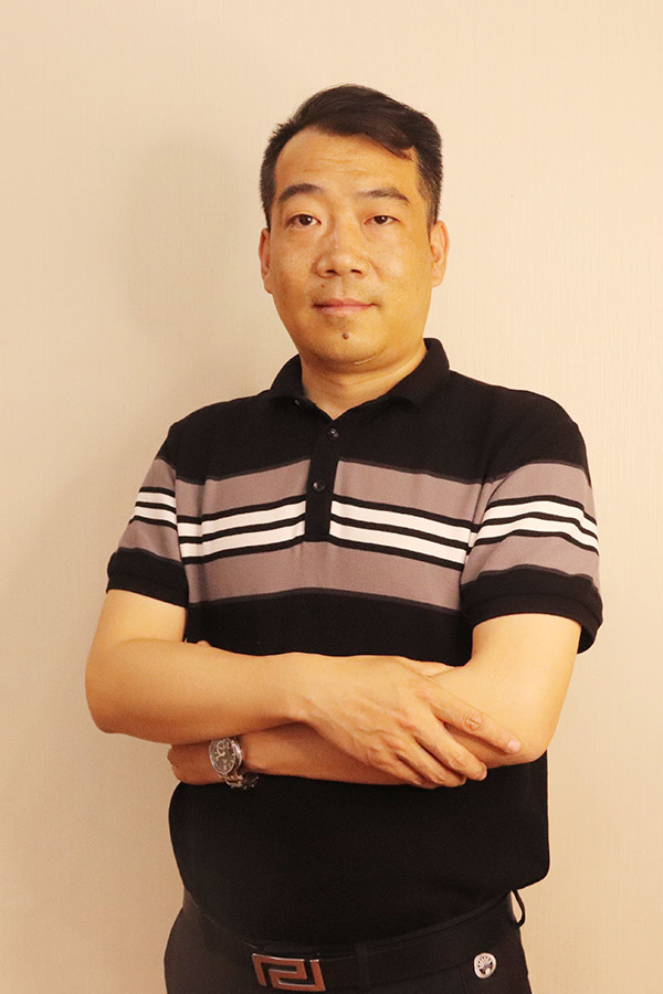 华阴冯少坤 本科学历,毕业于陕西师范大学
