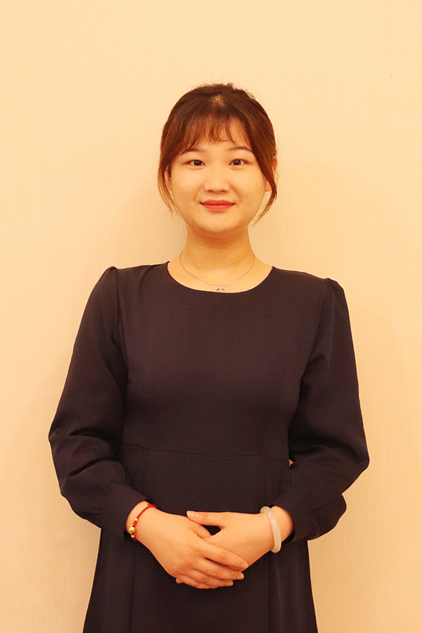 华阴文哲 本科学历，优秀班主任