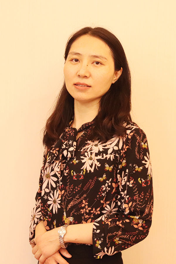 华阴王晓娜 研究生学历,毕业于华南师范大学